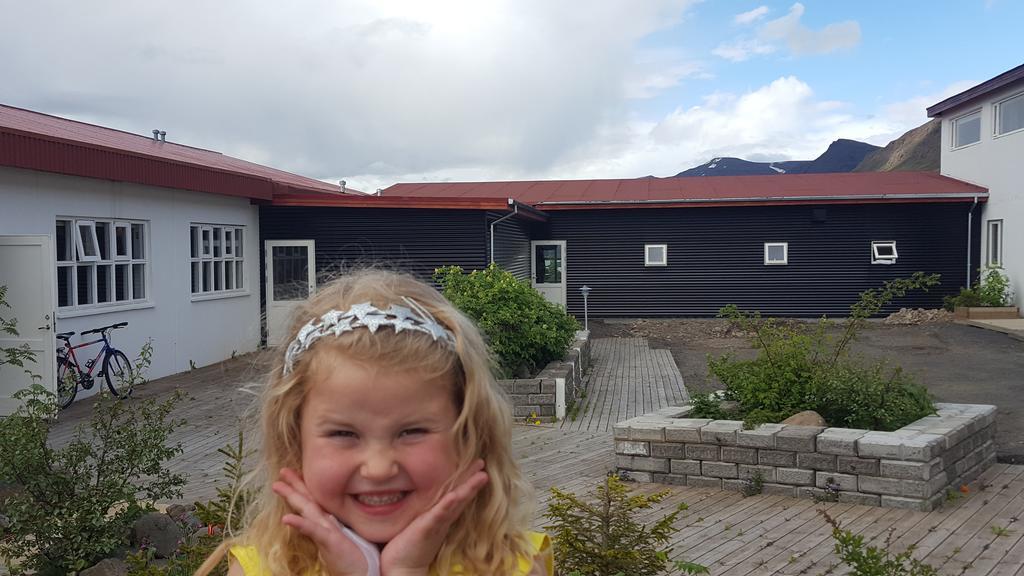 Hotel Sveinbjarnargerdi Svalbarthseyri Exterior foto